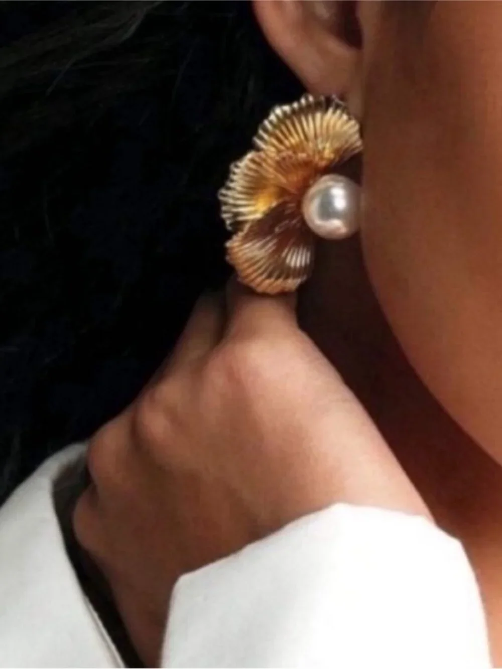 New! Gold Flower Pearl Statement Post Earrings (2004) NWOT
